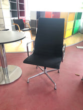 Lade das Bild in den Galerie-Viewer, Aluminium Chair EA 119
